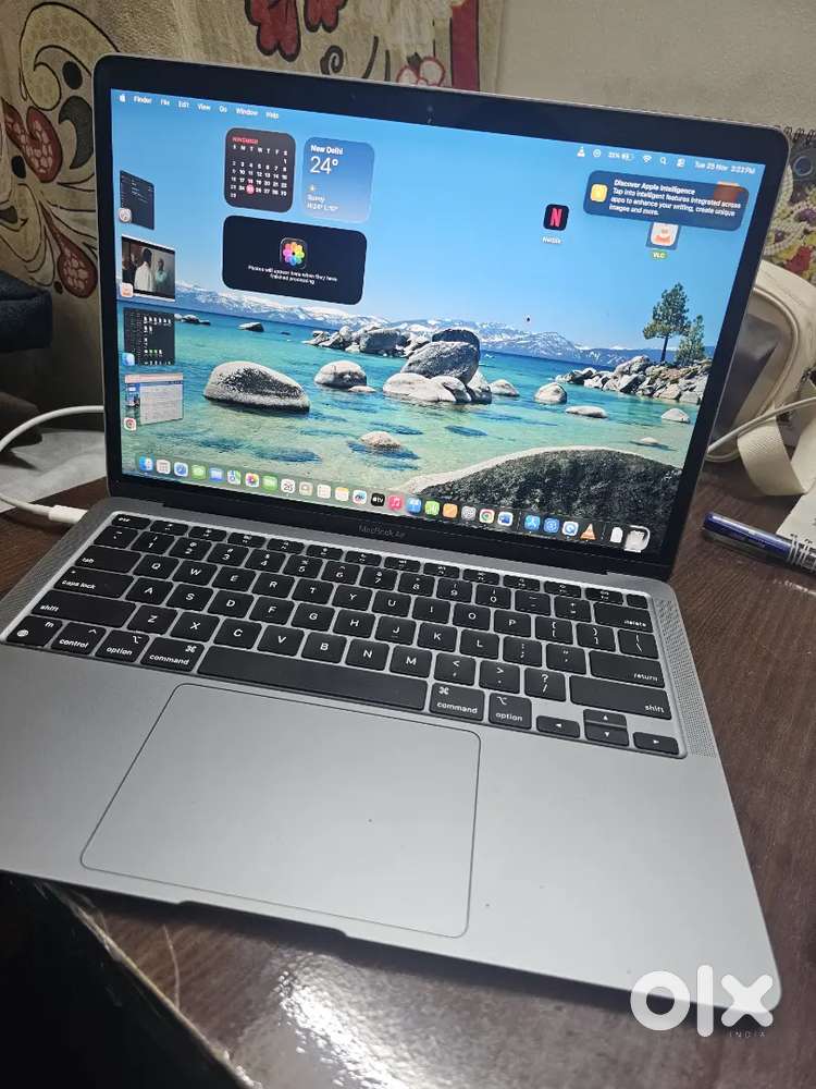 MacBook Air - Spotless and close to new