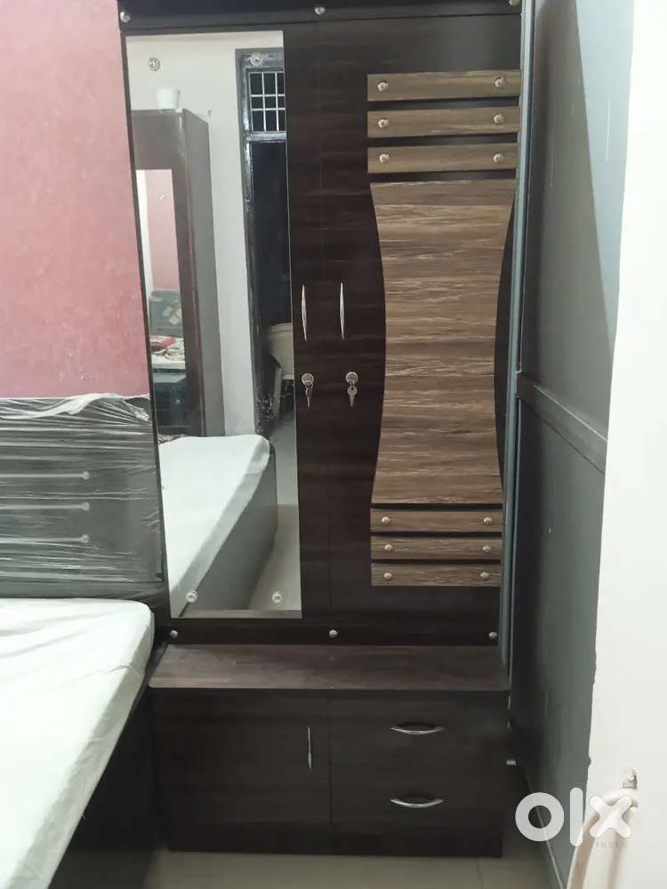 Un Used Dressing Table