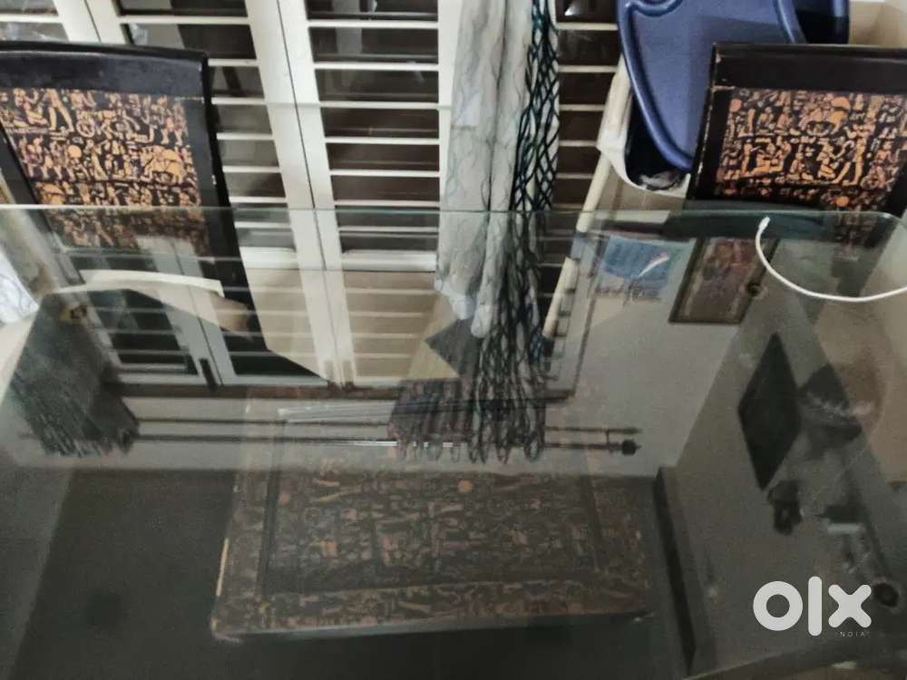 4 seat dinning table