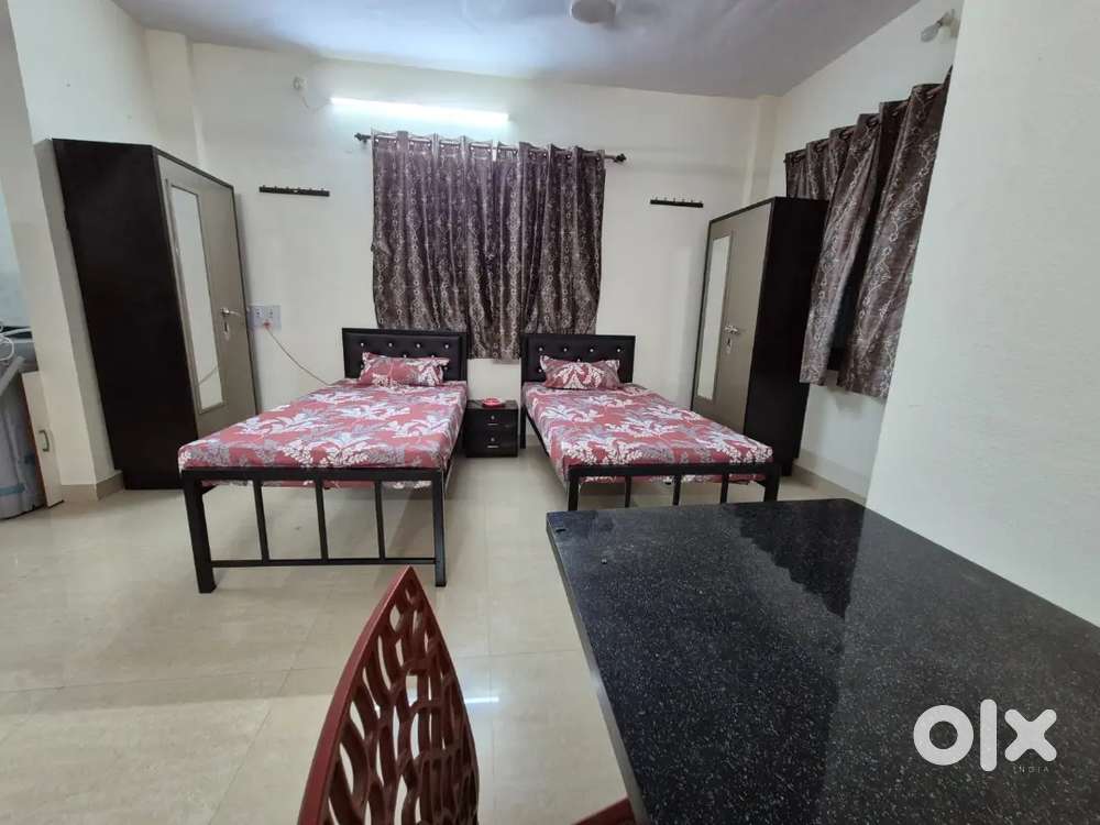 IN MALAD WEST Pg available ac non ac premium furnished no brokerage