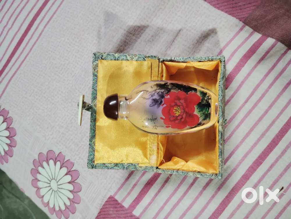 Chinese inside-painted snuff bottle