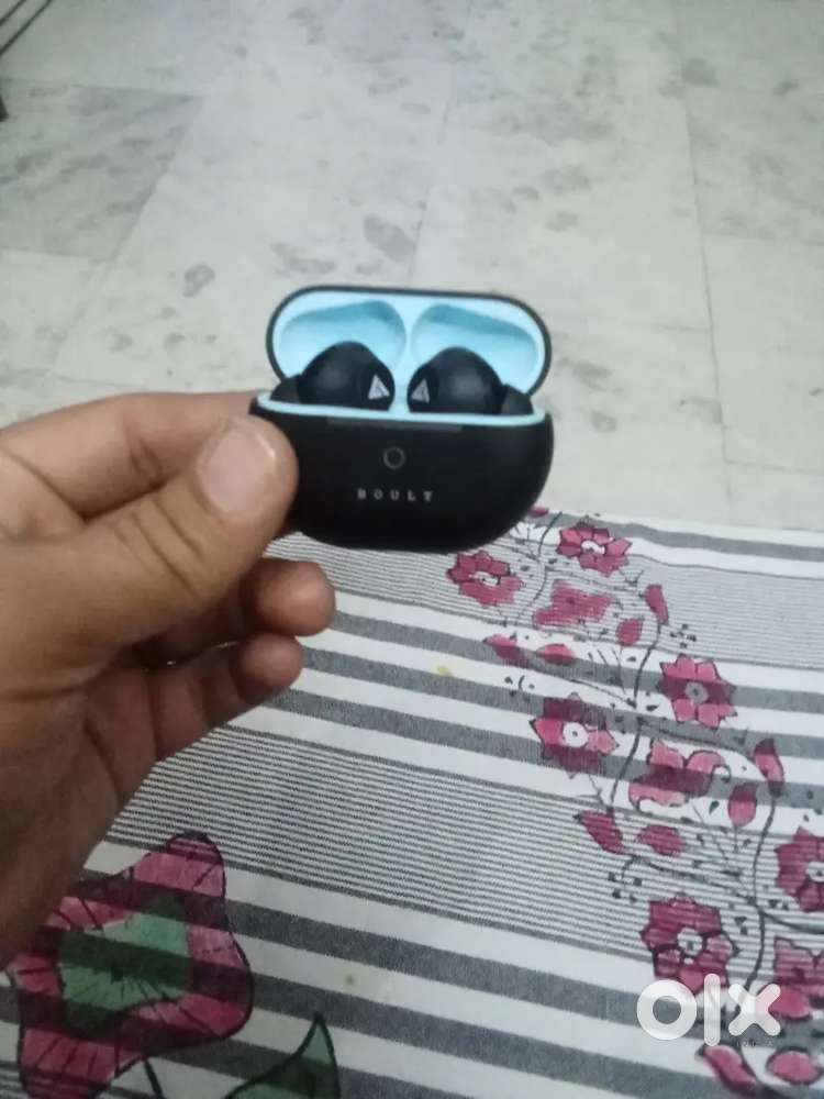 Boult earbuds he is very good condition
