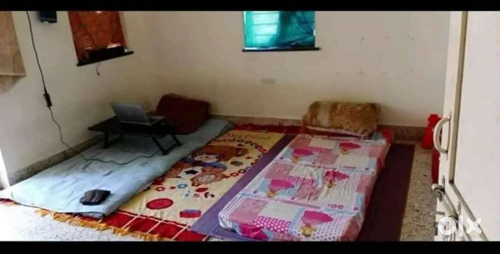 We are looking for 4th roommate