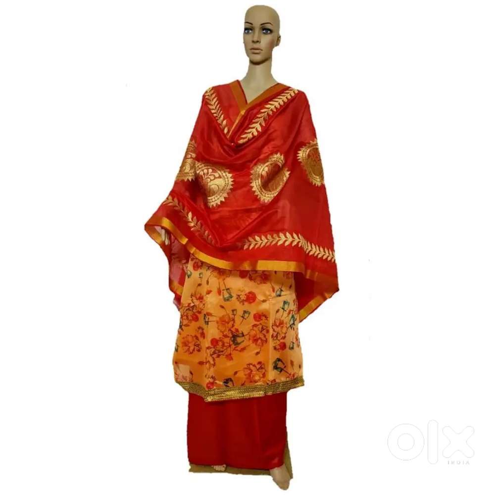 A mannequin dummy of female