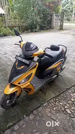 Maestro Edge 125 yellow color