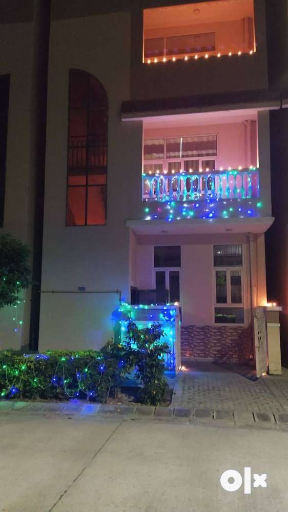 Fully furnished 5 BHK villa for rent or lease in Greater Noida
