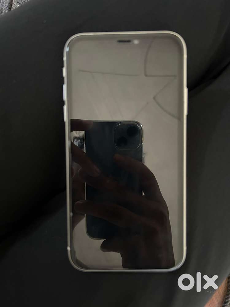Iphone 11 good condition only back panel crack face id off