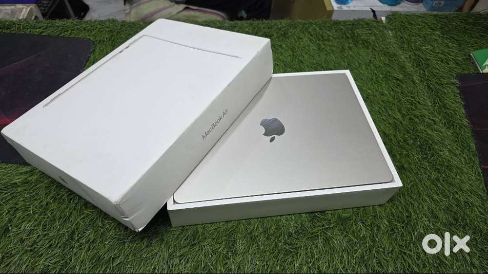 MacBook Air M3 Silver
