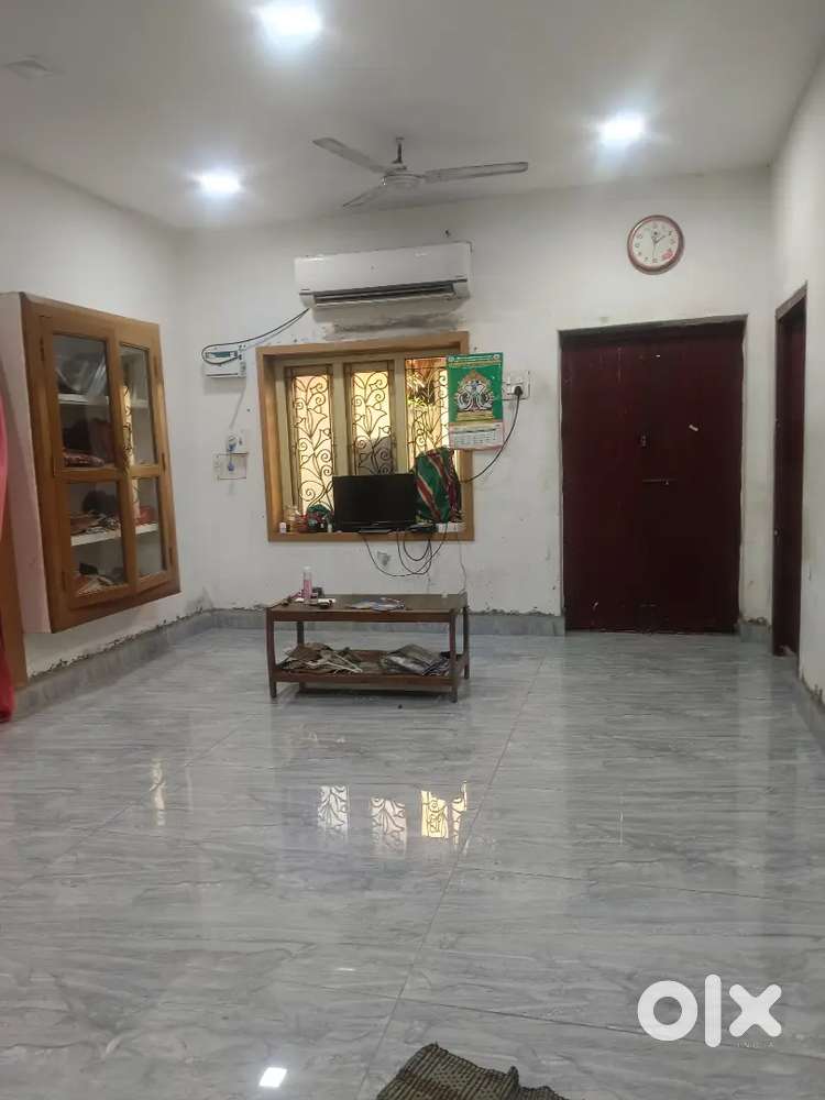 AR reality 89250 and .19908 Kodambakkam 3 BHK flat for rent with car p