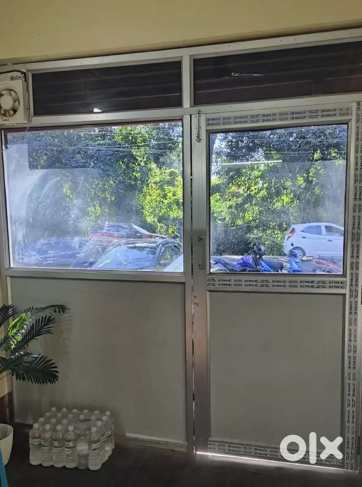 8x8 Aluminium Partition with Door for sale - Excellent Condition