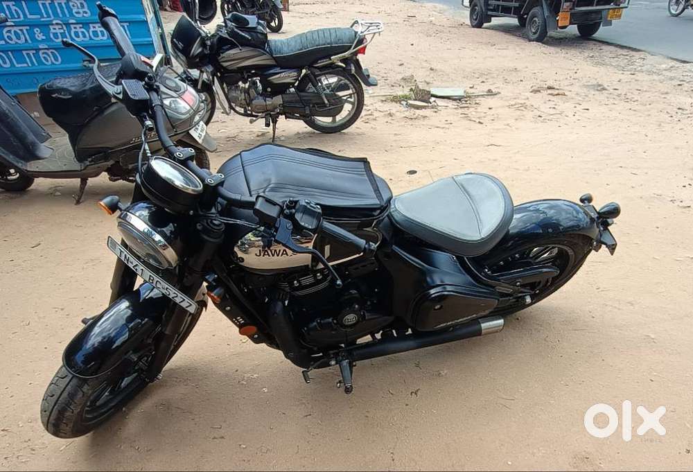 Jawa 42 Bobber Black mirror Edition top end model.