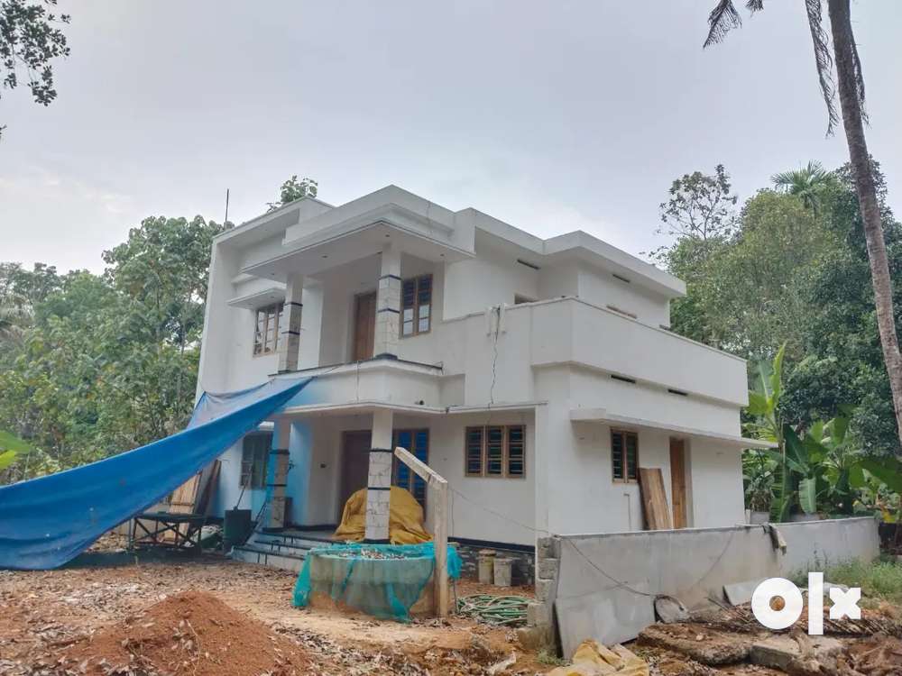 8 CENT 1850 SQFT 4 BHK ATTACHED NEW HOUSE