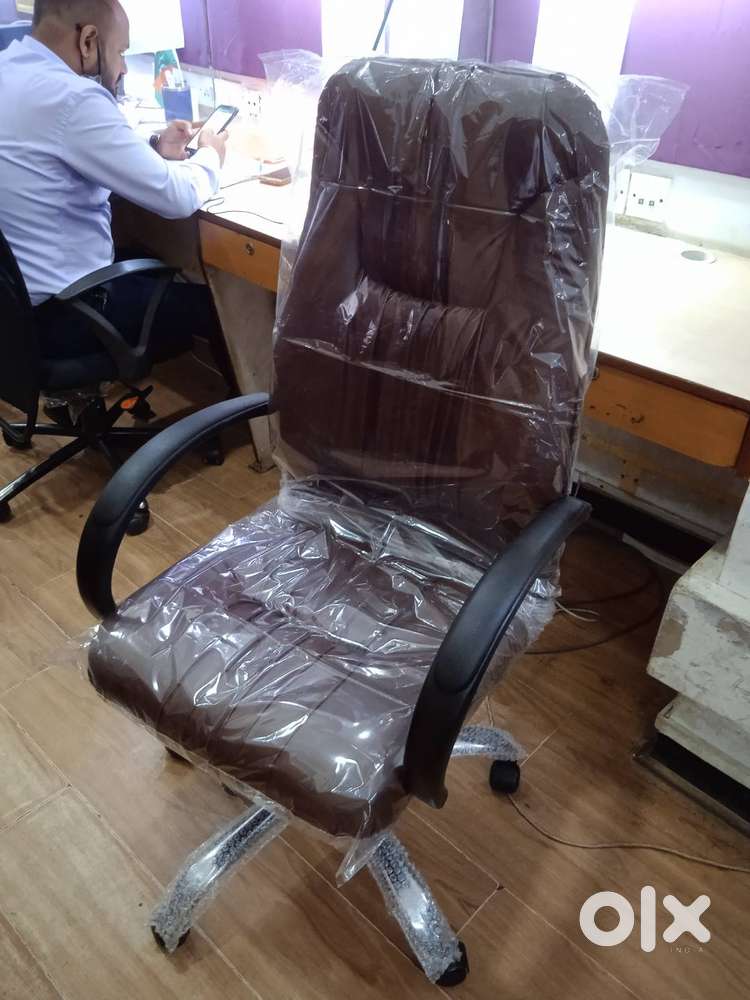 High Back Boss Chair for Office/Computer/Desk/Leatherette Revolving Ch