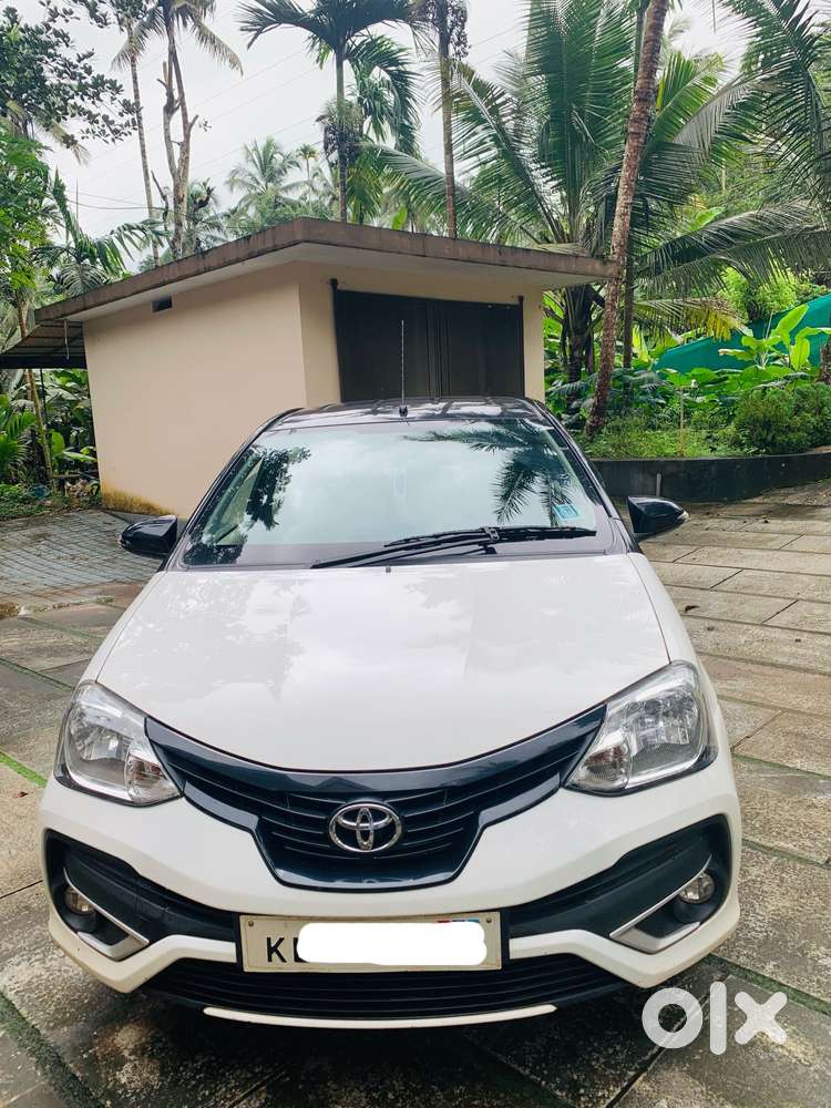 Toyota Etios Liva V Dual Tone, 2019, Petrol