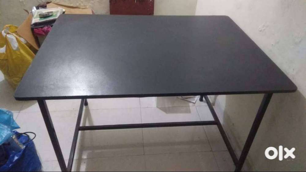 Table - Suitable for Dining or study or computer table