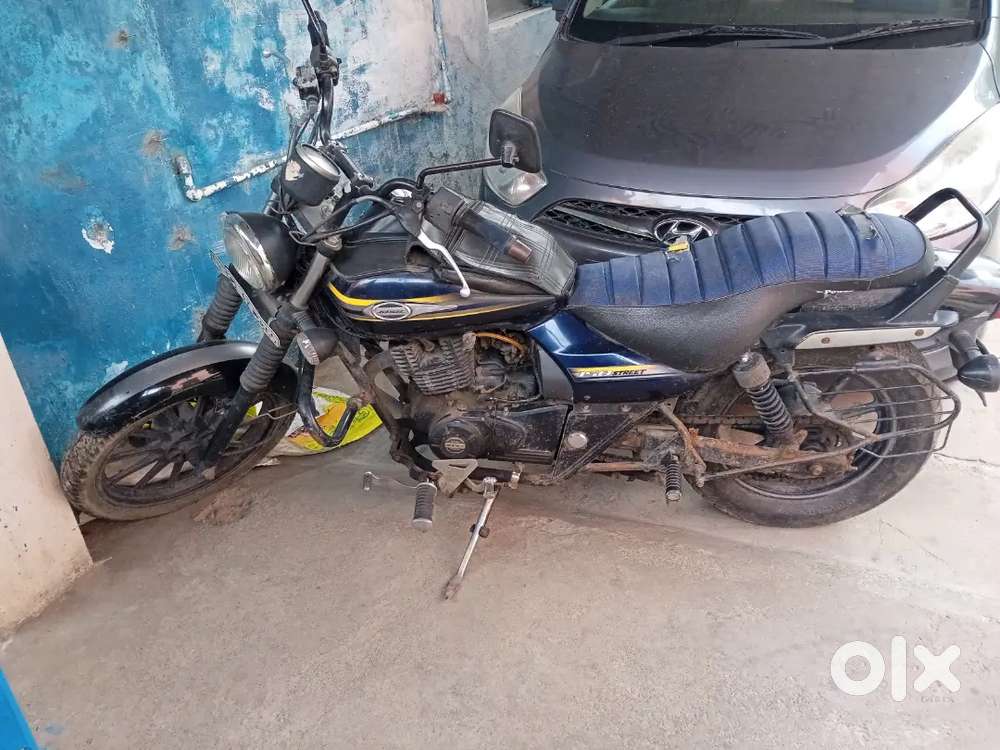 Bajaj Avenger 150 Blue