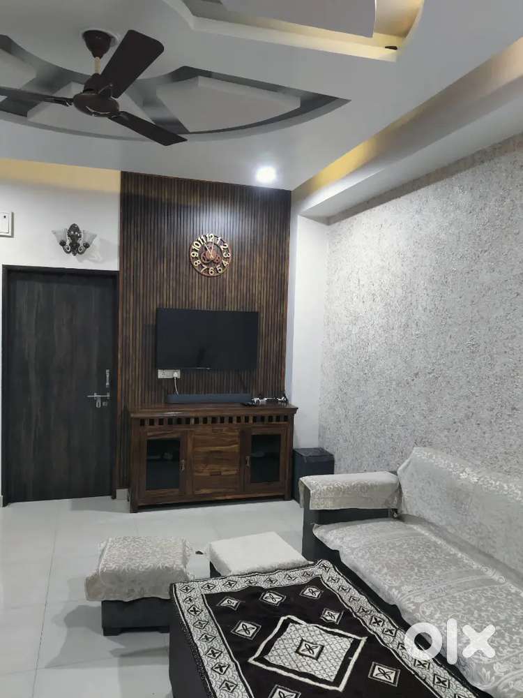 3 bhk flat 1 floor pr niwaru road near laxmi nagar sabji mandi