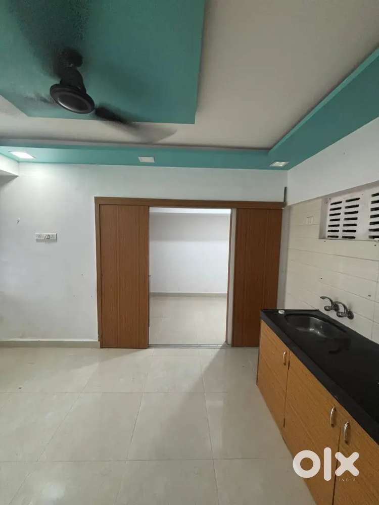 1rk ready to move 1st owner flat wid clear title