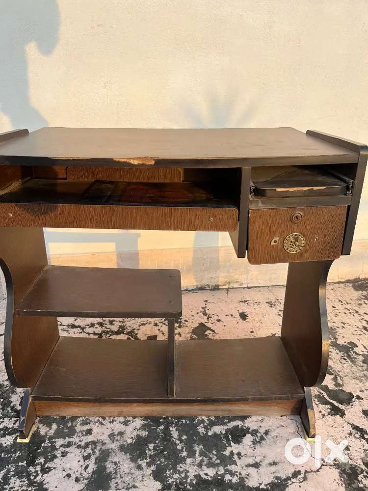 Computer/ study table in good condition