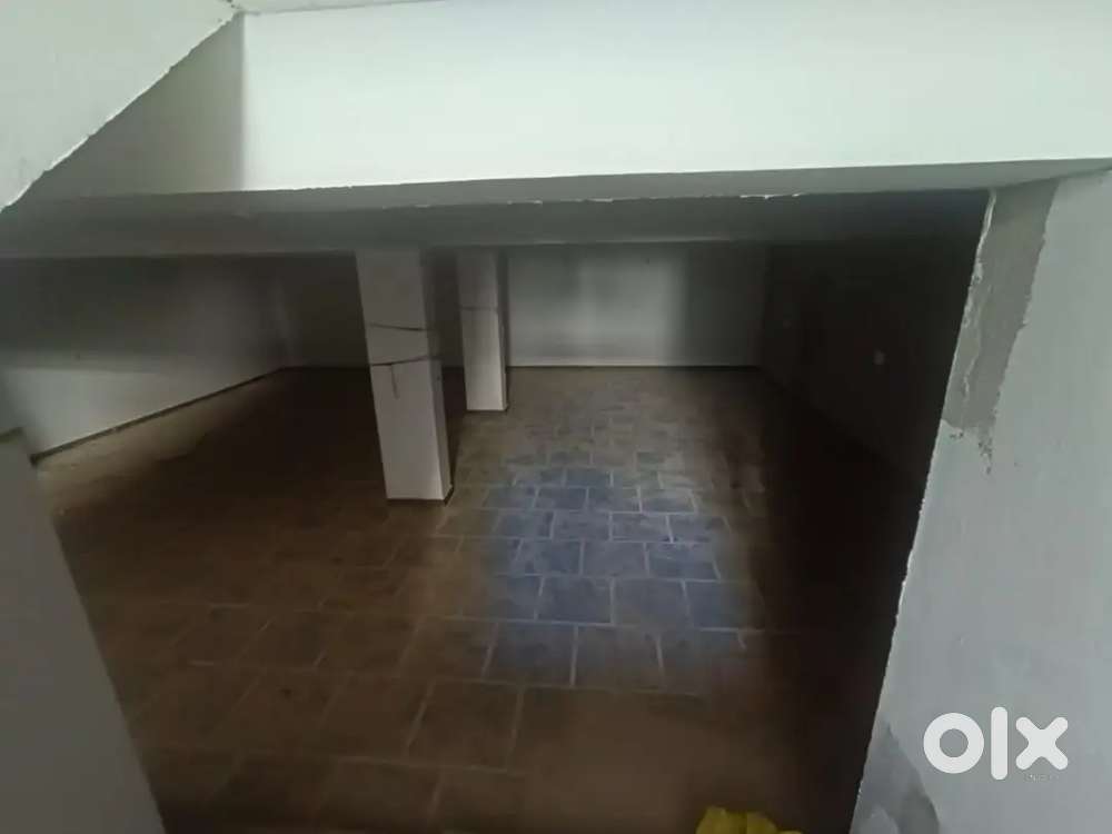 Office,  showroom or library space