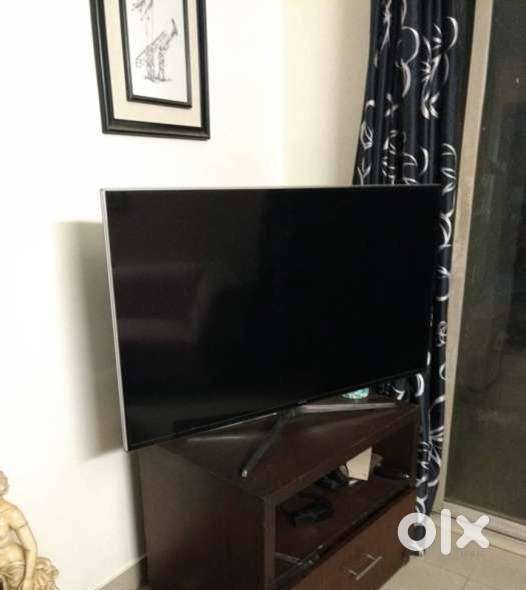 Few months 53 IPS Ultra Slim Reliance UltraHD Android Smart Wifi LEDTV