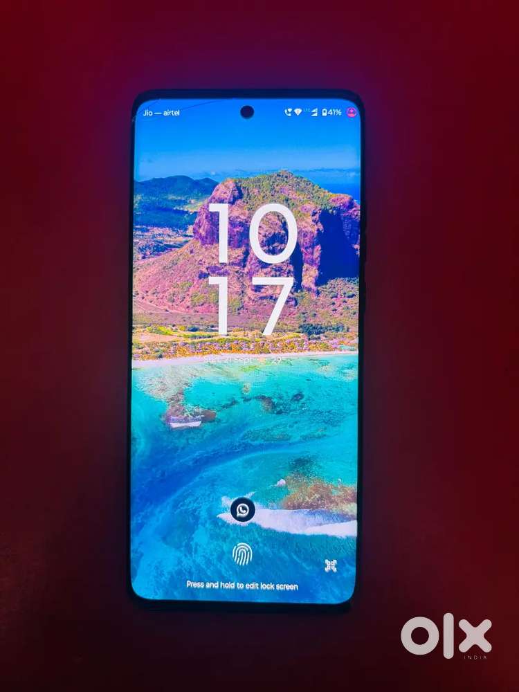 Edge 40 neo. 5G  Rs= 18000/-