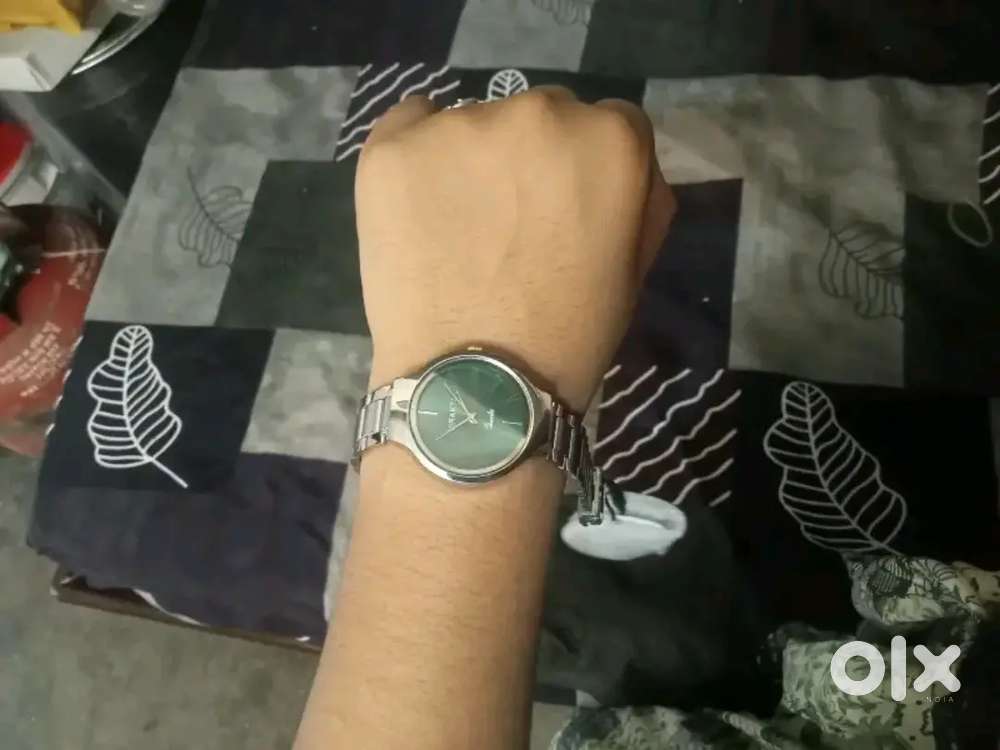 Watch,, for woman ,, gher per deliver hogs  .. Akdam naya