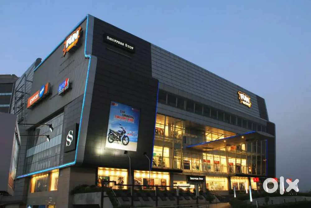 मॉल में लड़के / लड़कियों की आवश्यकता है। तुरंत संपर्क करें!