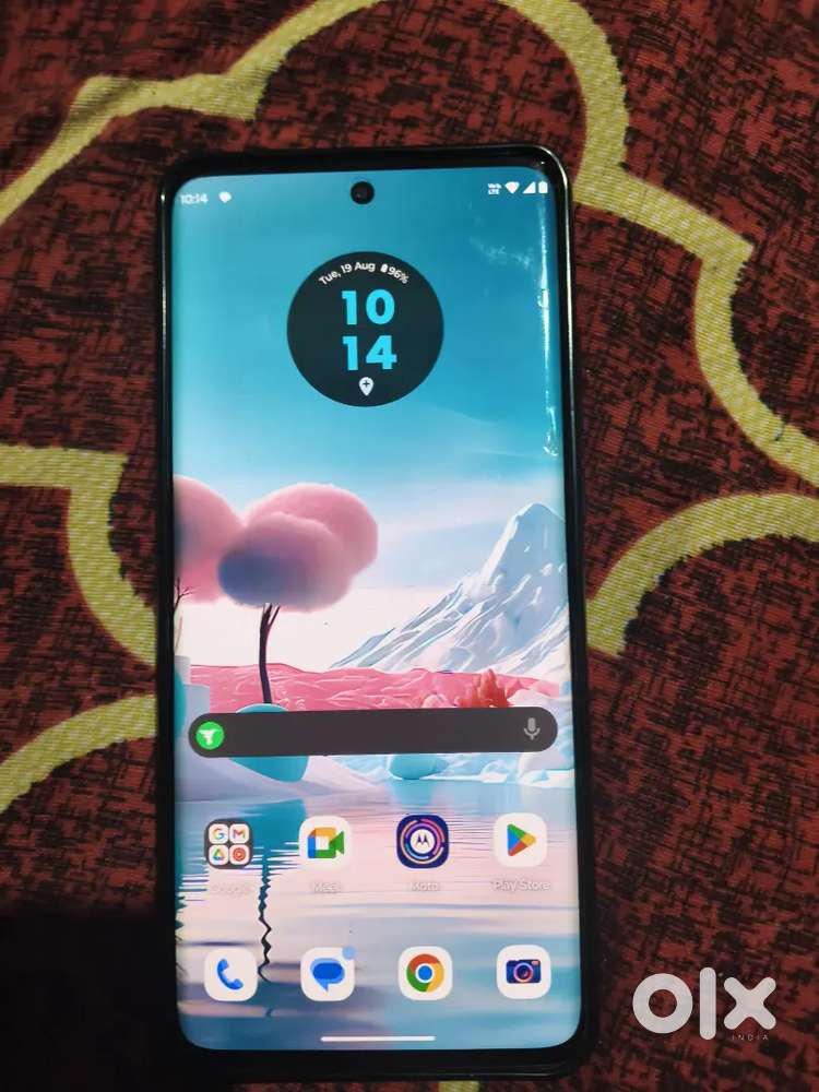 Moto edge 40 new one hand use