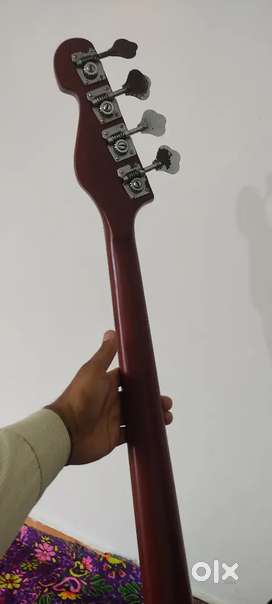 Bass guitar