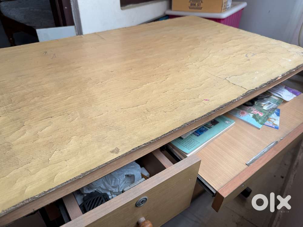 Computer table for sale