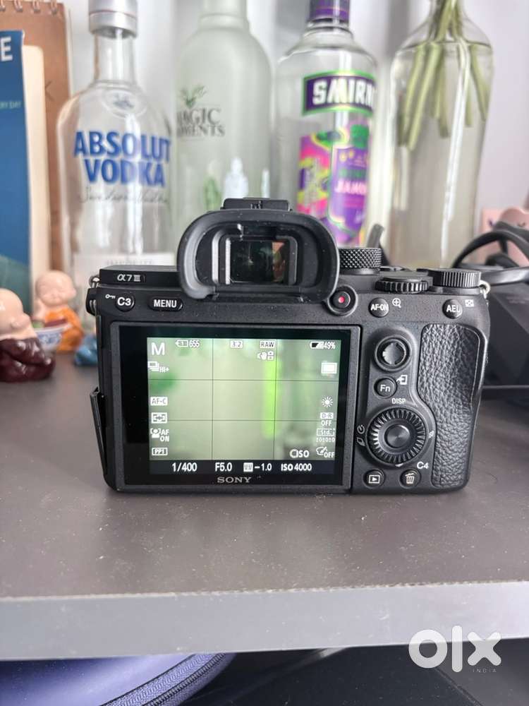 A7III Mirrorless Combo  Kit Lens + Battery + 64GB SD  Like New