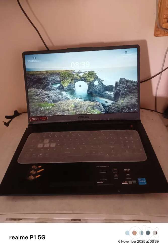 Laptop urgent sell karna hai laptop ma koi problem nahi hai  ekdam new