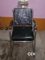 Parler Chair