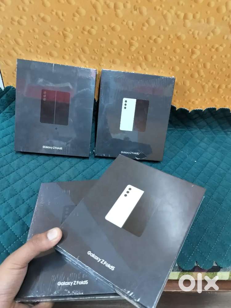 Newly samsung fold5 5g 256gb box packed with bill nd seller warranty