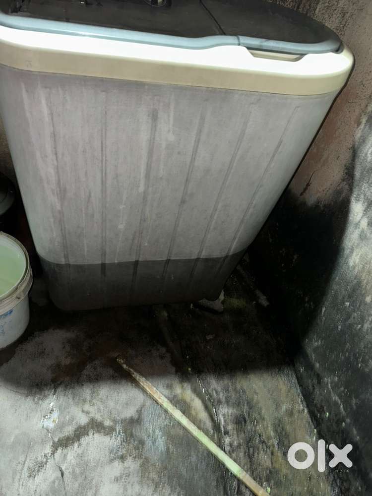 Whirlpool semi automatic washing machine