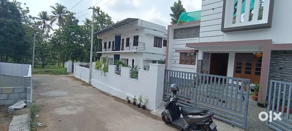 ANGAMALY PULYANAM.  HIGH SCHOOL 5,6,8, 10 CENT PLOTS AVAILABLE