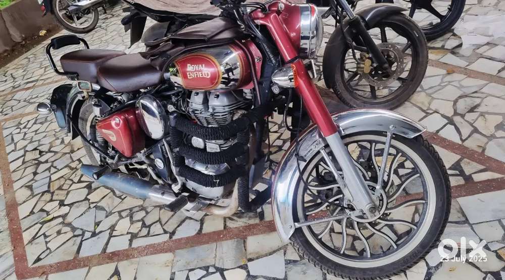 Classic 500 Chrome Maroon