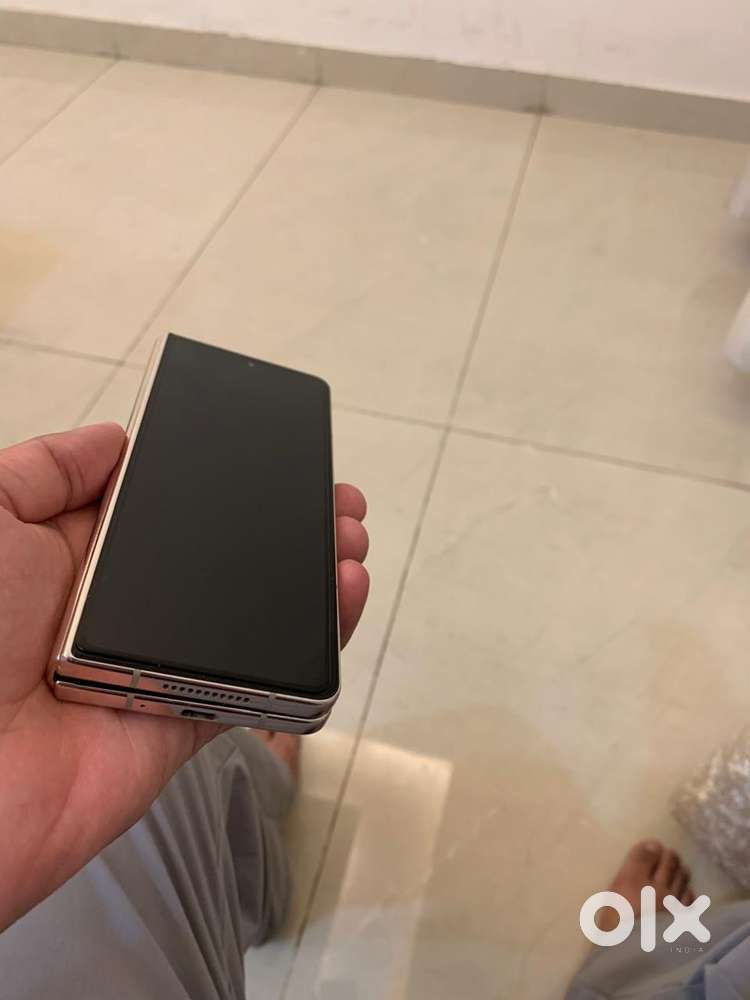 Samsung Galaxy Z fold 4 256 gb