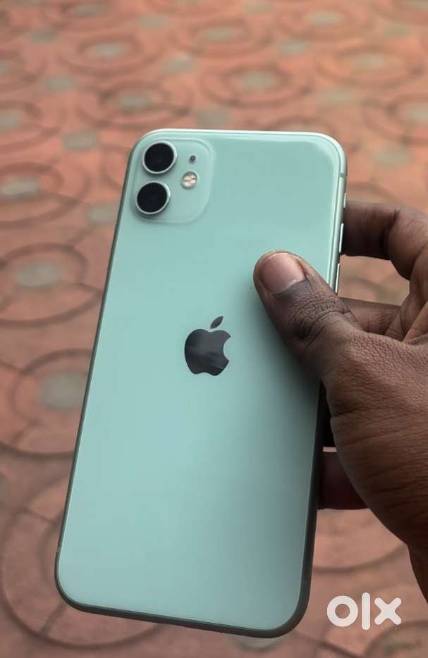 Iphone 11  128 GB GREEN  NO SCRATCHES , NO USED MARKS