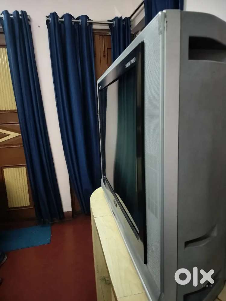 29 TV with Mount sub woofer and DVD player with Table