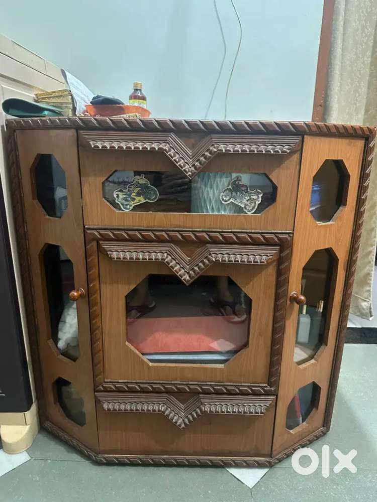 Wooden TV showcase unit