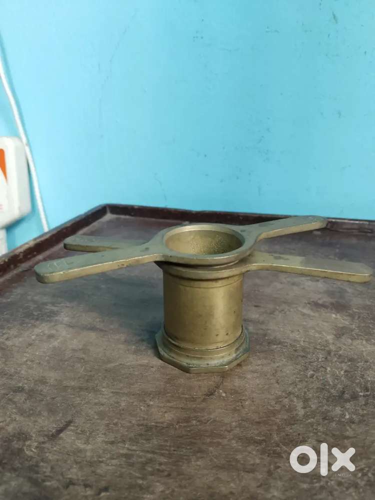 Old brass, bronze, metal items for sale, each piece rs 800