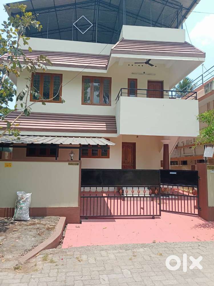 4 cents of plot with 2200 sqft 3 bhk  house for sale at Kaloor.