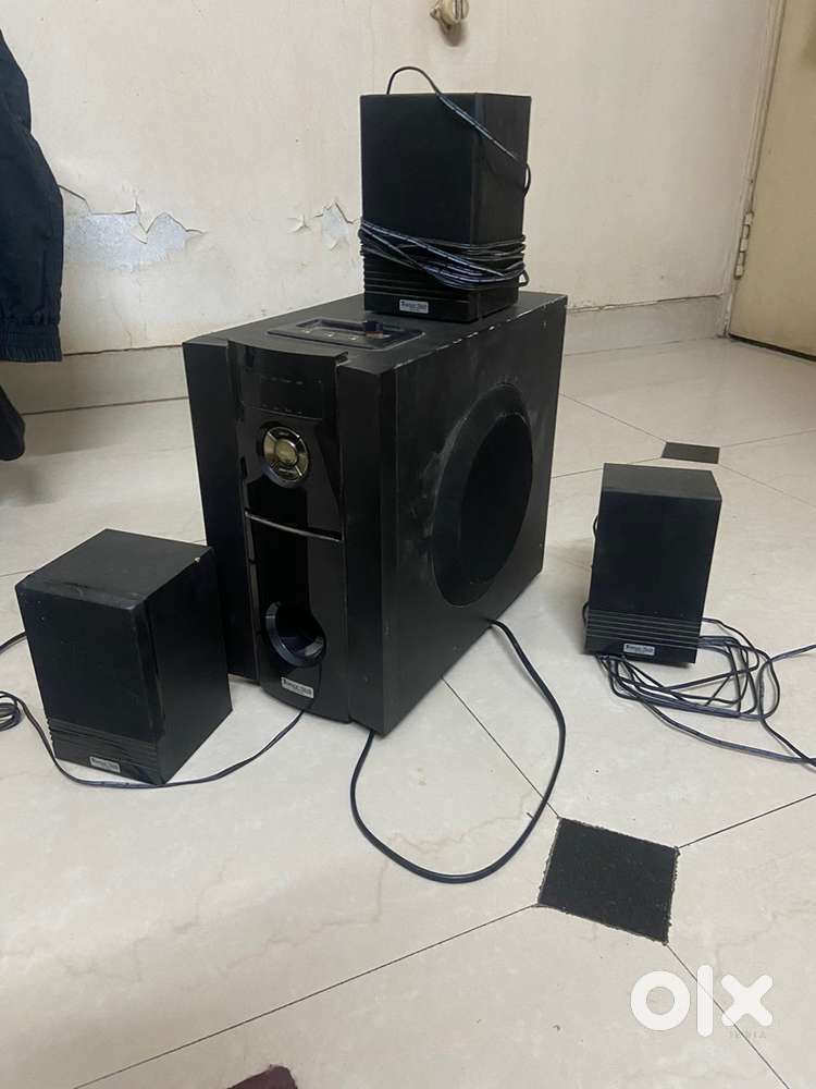 Home theater 1 base 5 speakers