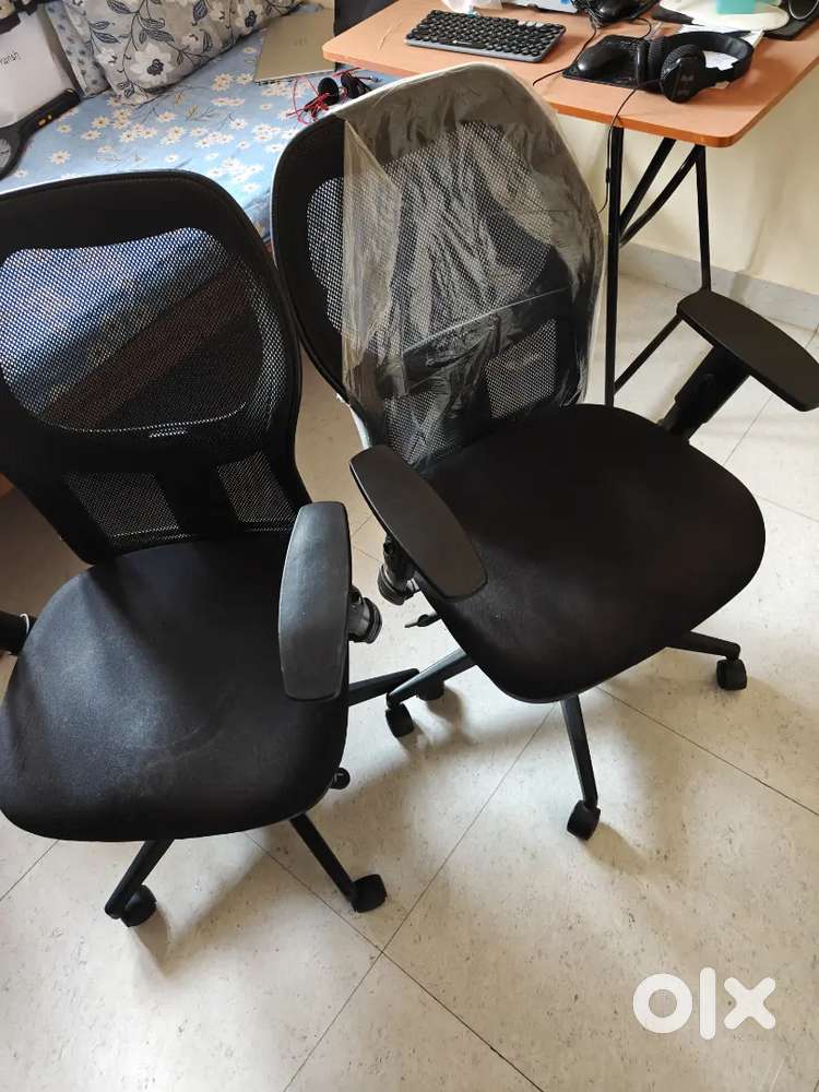 Office chair pair at 5200