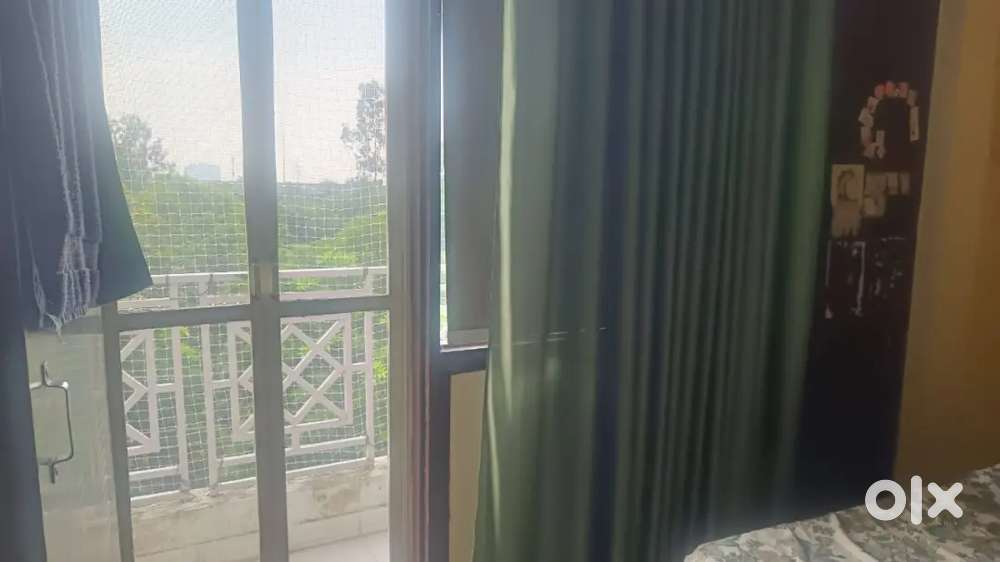 Looking for working girl/women to share 2 bhk flate in Rajhans