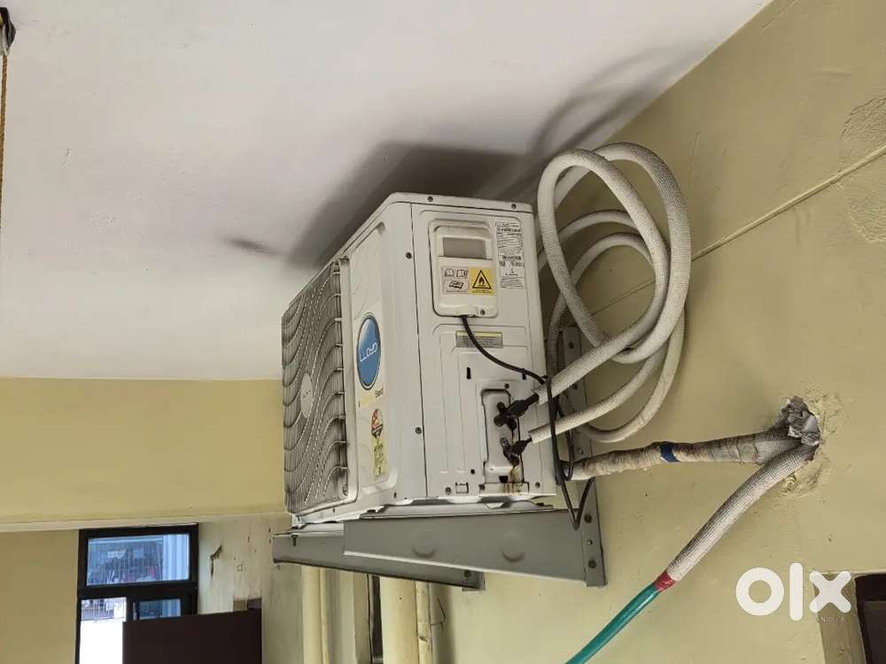 Llyod Ac 1.5 ton- House moving sale