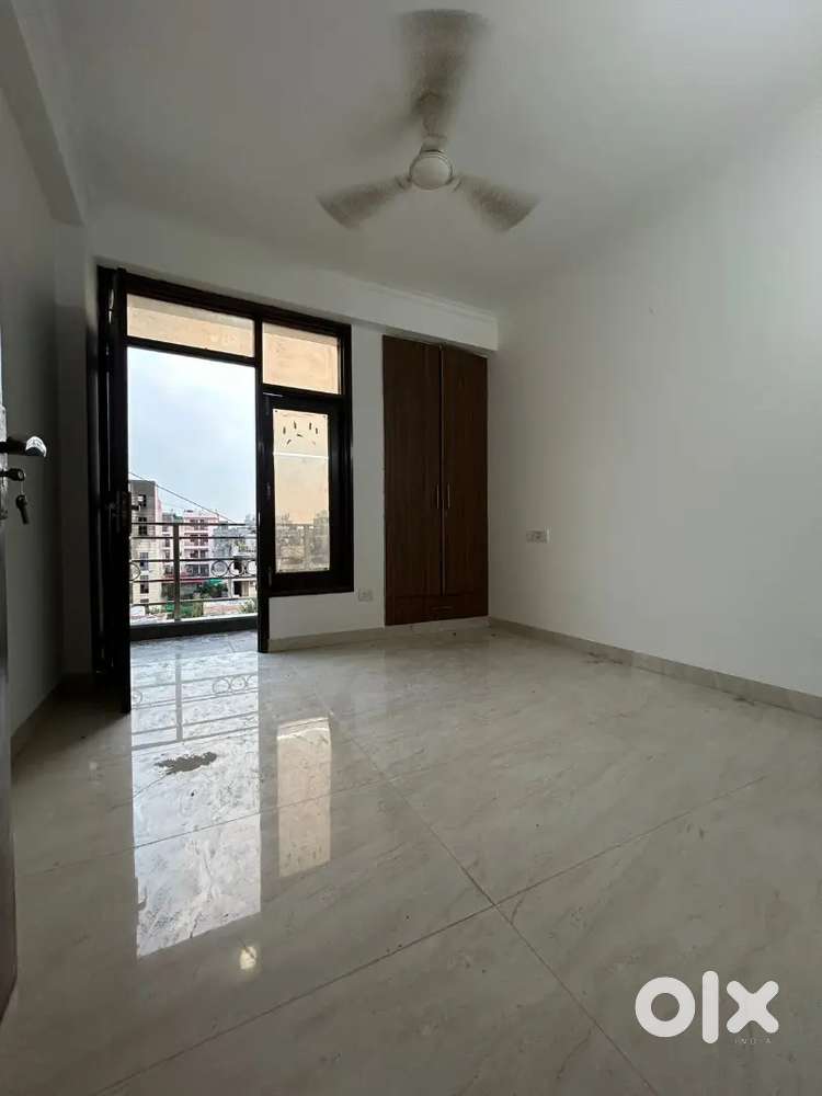 3bhk semi furnished flat for rent