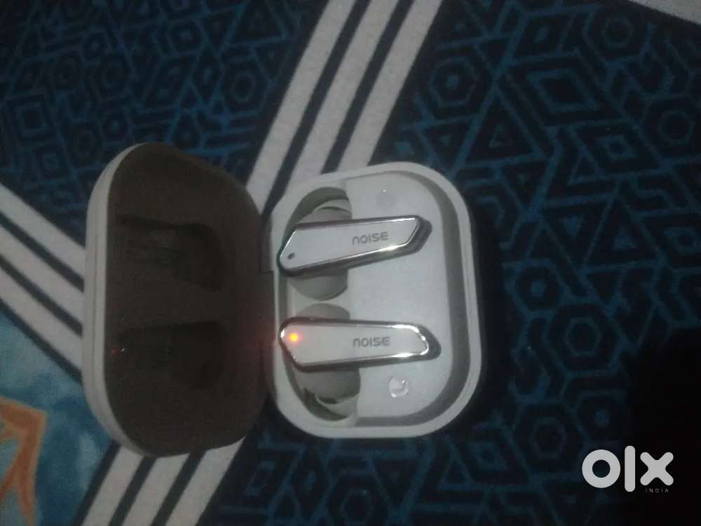 NOISE EARBUDS